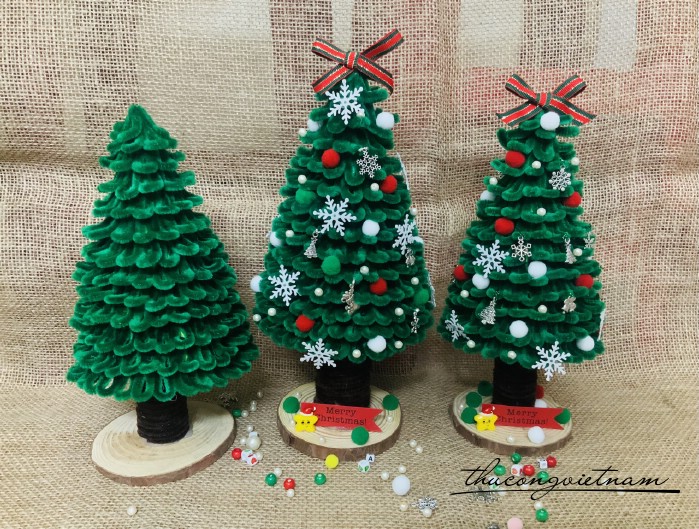 Cây thông Noel kẽm nhung trơn (30-32cm) - màu xanh lá 